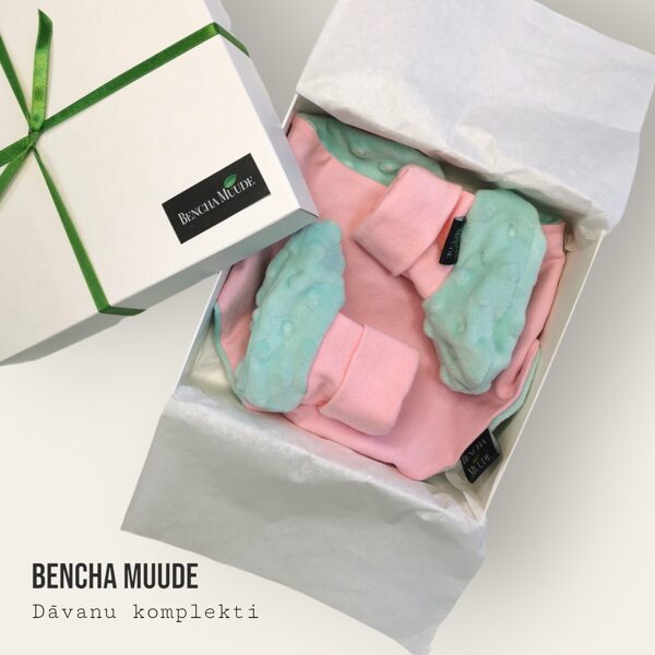 DĀVANU KOMPLEKTS- zīdaiņu zābaciņi un lacīte Nr.6